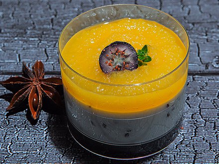 №11 Десерт с семенами чиа на кокосовом молоке и пюре из манго (от 10 штук)