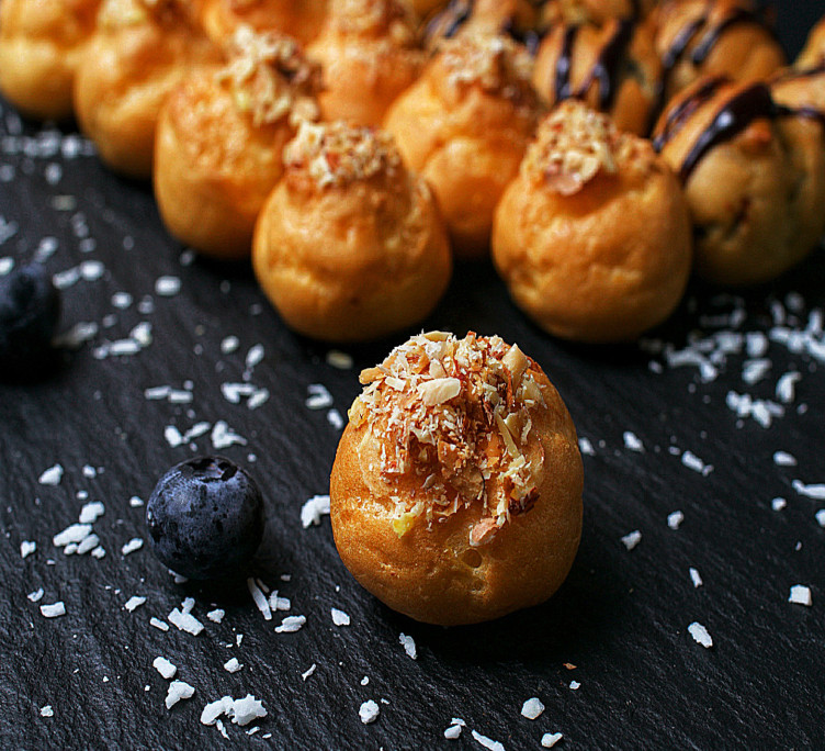 Профитроль с заварным кремом 