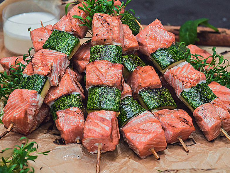 Шашлычок из лосося с цукини 