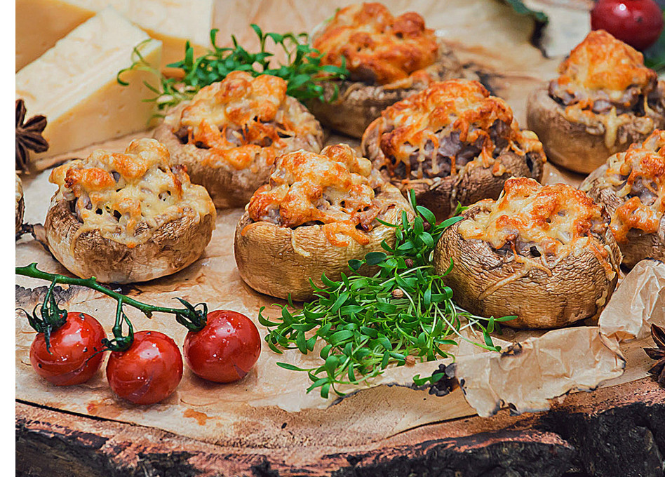 Запеченные шампиньоны с мясом под сырной шапкой (50 г) 