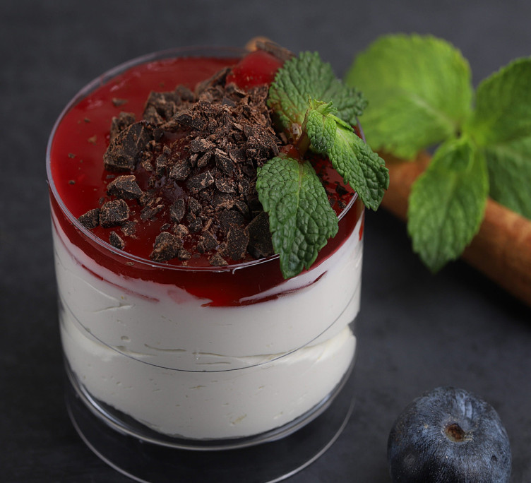 Вишневое парфе с горьким шоколадом 