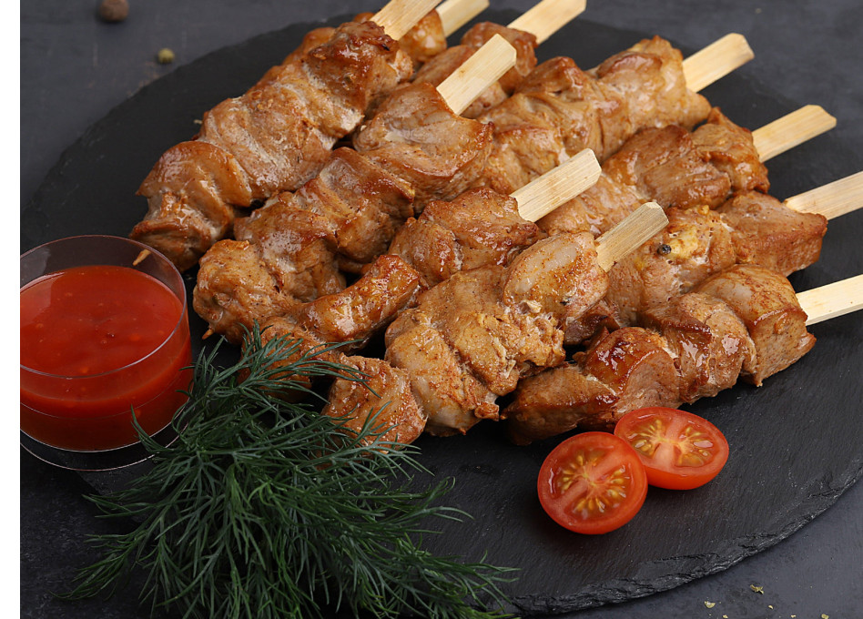 Мини-шашлычок из свинины с томатным соусом ( 60 г) 