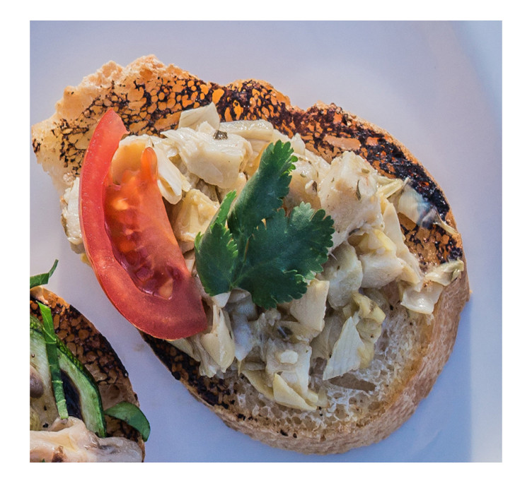 Брускетта с артишоками 