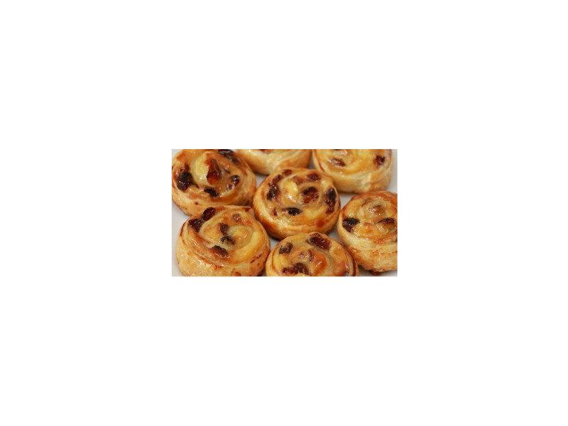 Улитка из слоеного теста с яблоками, изюмом и корицей (40 г)