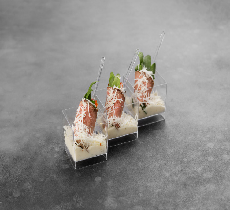 Розовый ростбиф с руколой и овощным крудите 