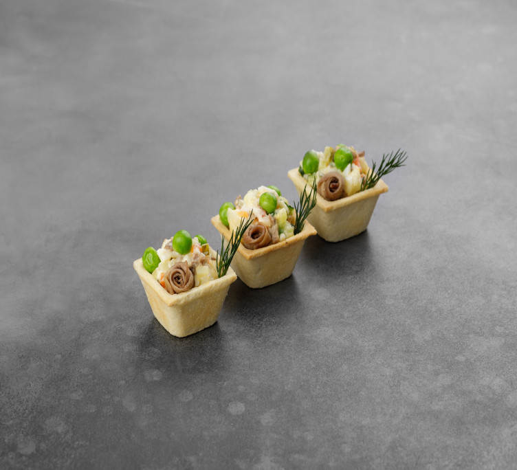 Салат «Оливье» в тарталетке 