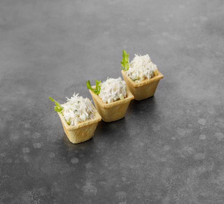 Салат «Европейский» с подкопченным филе индейки в тарталетке 