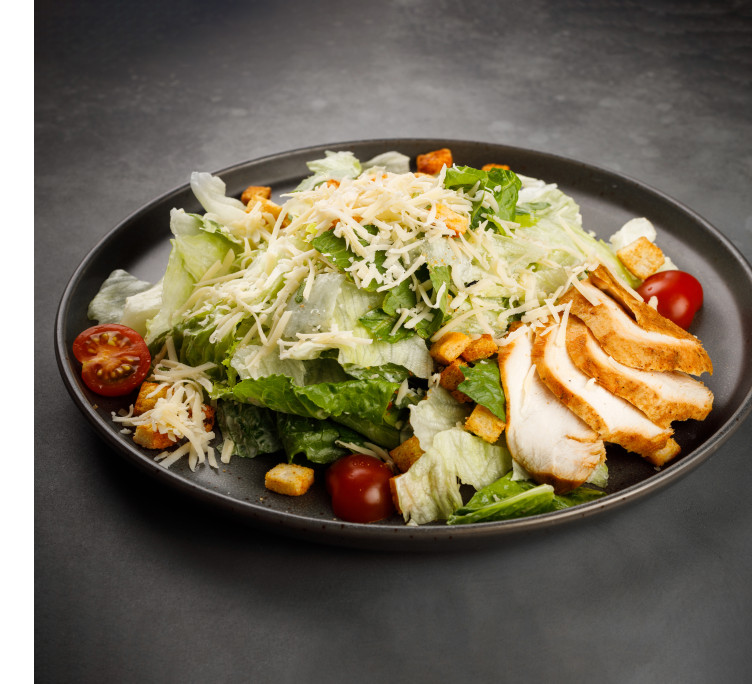 Салат «Цезарь» с обжаренным куриным филе