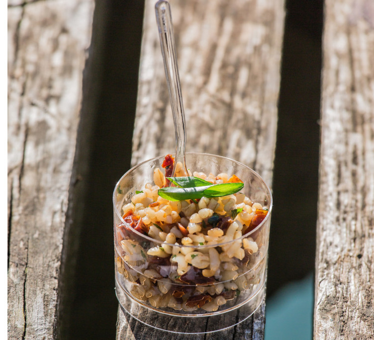 Салат из булгура с вялеными помидорами  и цукини 