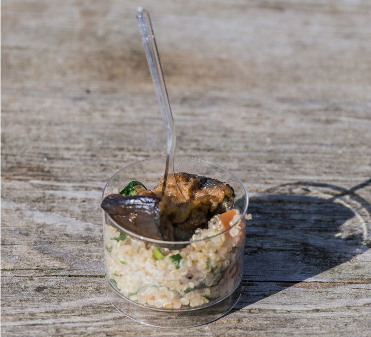 Табуле из киноа с печеным баклажаном 