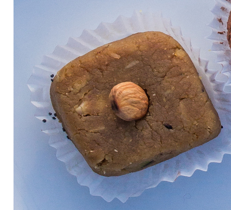 Конфета «Ладзу» из нутовой муки с орехами 