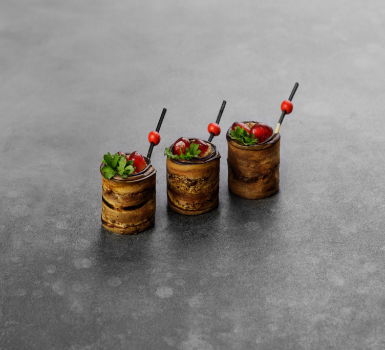 Рулетики из баклажан, фаршированные сливочным сыром 