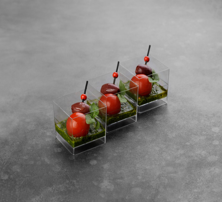 Черри с каламатой и соусом Песто 