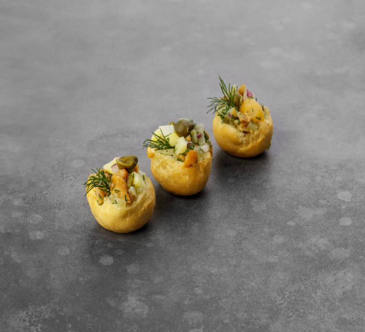 Салат «Лесной» с отварным картофелем и маринованными опятами в профитроле 