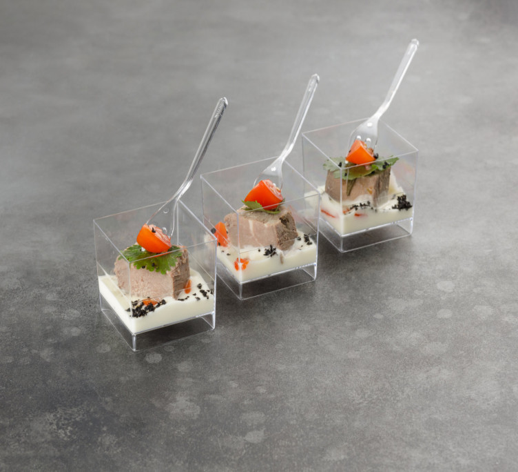 Баранина су-вид, с печеным перцем и соусом из сыра Сулугуни 