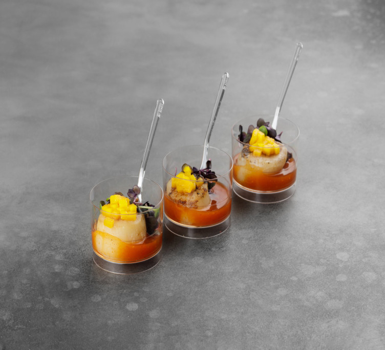 Гребешок на гриле с азиатским соусом и манго 