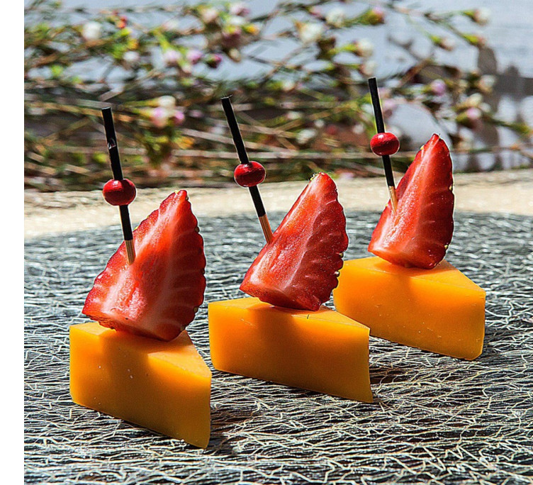 Клубника с сыром Чеддер 