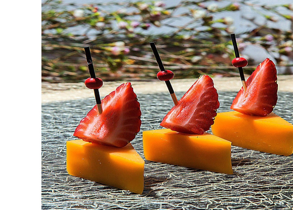 Клубника с сыром Чеддар (20 г)