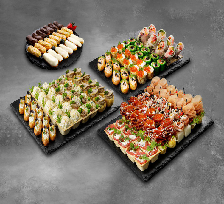 Сет №11 Ассорти канапе и холодных закусок из мяса и морепродуктов, мясные салаты и паштеты, эклеры (140 штук, для 15-20 гостей) 