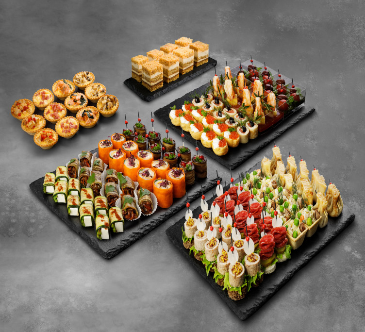 Сет №12 Ассорти канапе и холодных закусок из мяса и морепродуктов, разнообразные рулетики, горячие закуски, десерты (170 шт., для 15-25 гостей)
