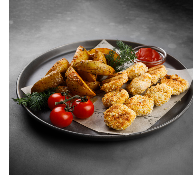 Куриные наггетсы с картофельными дольками 