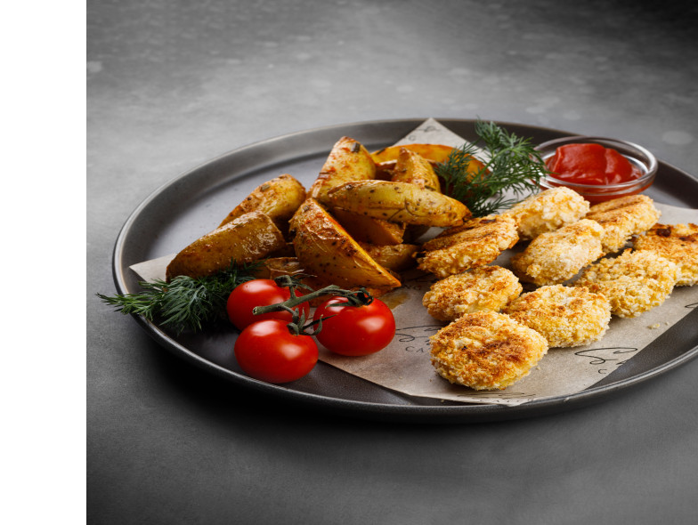 Куриные наггетсы с картофельными дольками