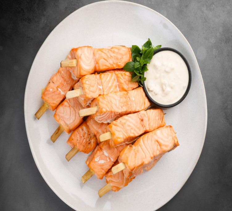 Шашлычок из семги со сливочным соусом 