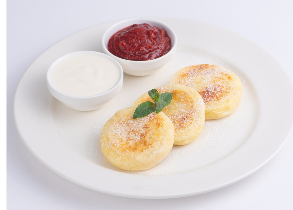Мини-сырники со сметаной и ягодным соусом (2 шт. на порцию, 120 г)