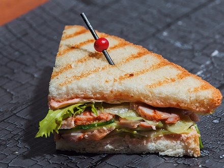Мини-сэндвич с бужениной и маринованным огурчиком (от 12 штук)