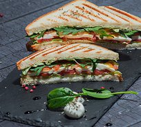 Сэндвич "Капрезе" с сыром Моцарелла и томатами (от 6 штук)