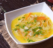 Суп лапша-куриная (мясо птицы, лук, морковь, лапша домашняя)