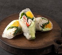 Спринг-роллы из мяса Снежного краба с икрой Тобико, свежими овощами (от 10 штук)