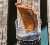 Пакоры из картофеля с соусом из веганского йогурта с мятой (от 10 штук)