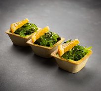 Тарталетка с Чука салатом и ореховой заправкой (от 10 штук, вегетарианское блюдо)