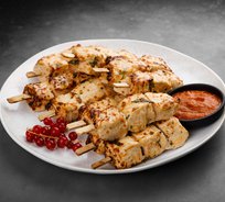 Мини-шашлычок из индейки с домашним соусом (от 10 порций)